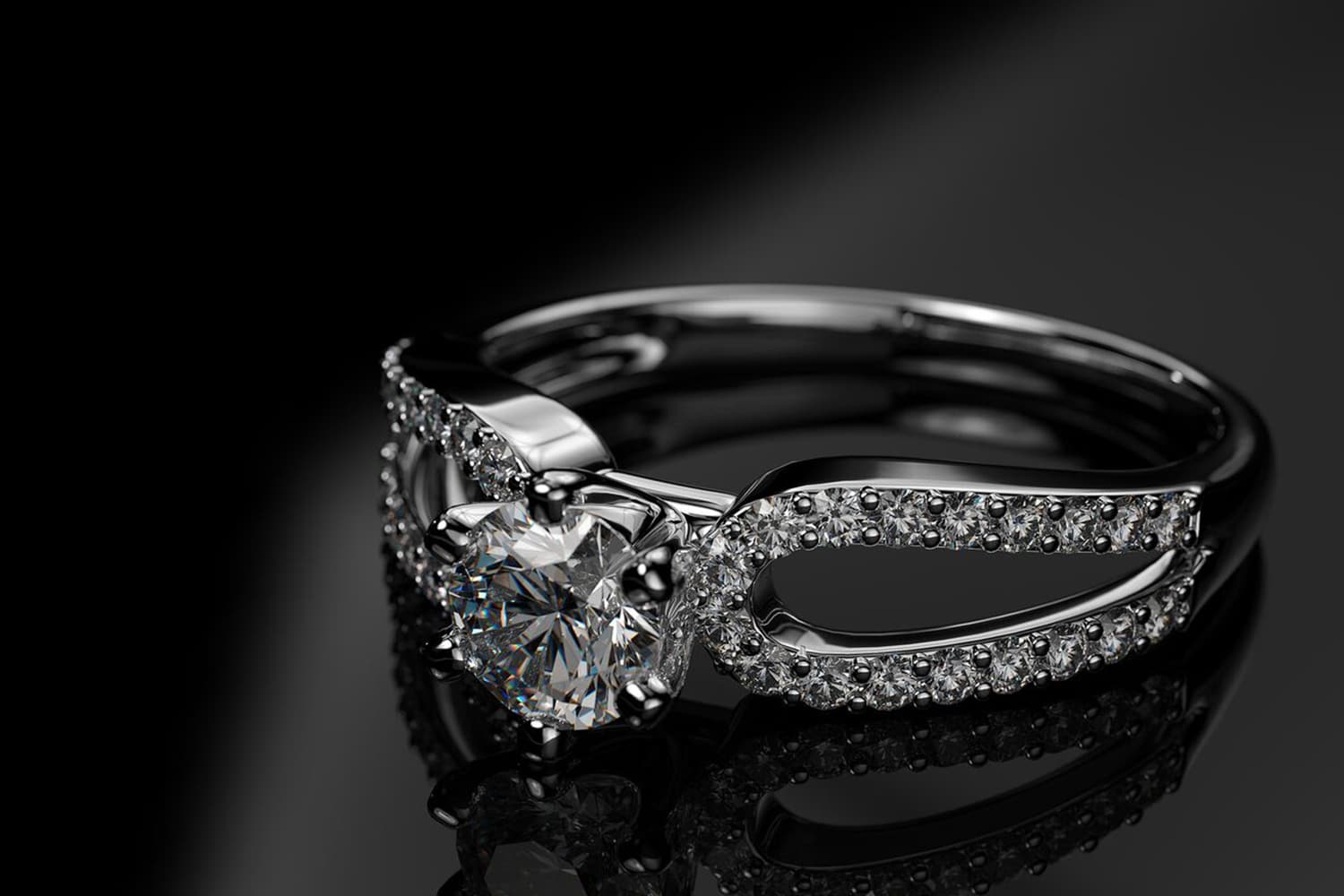 HOW TO IDENTIFY MOISSANITE