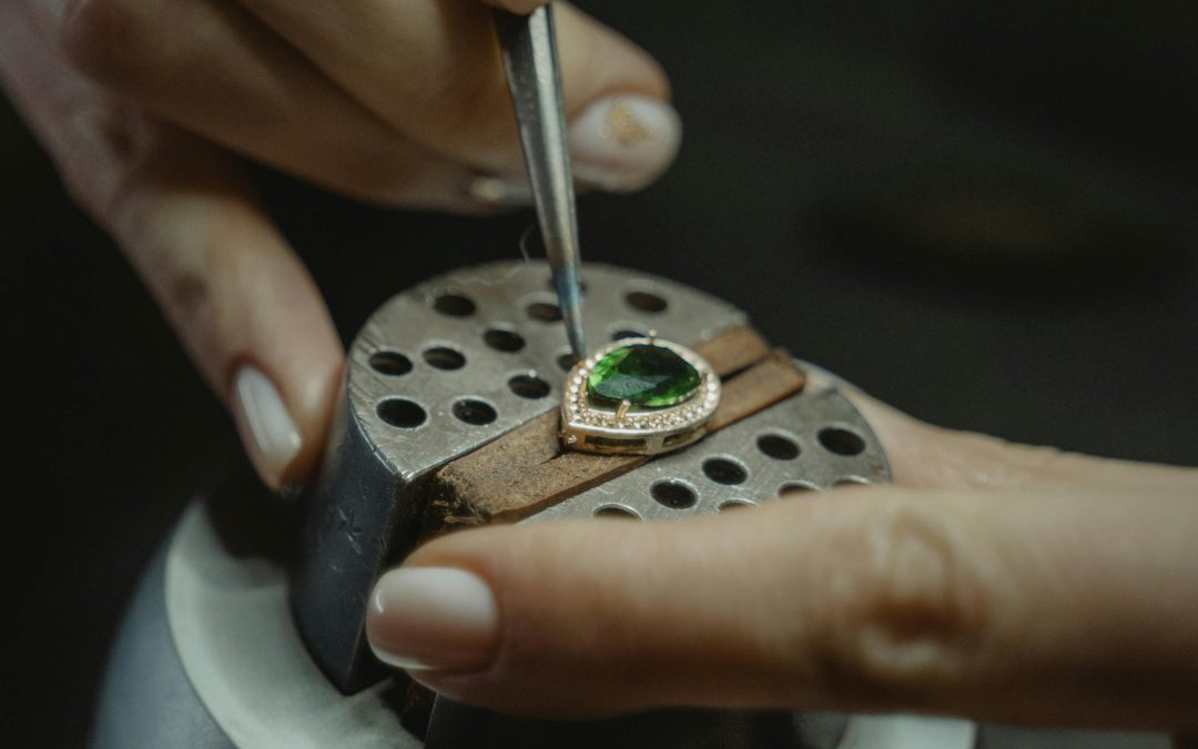 WHY DO YOU NEED TO CHOOSE CUSTOM MADE JEWELLERY