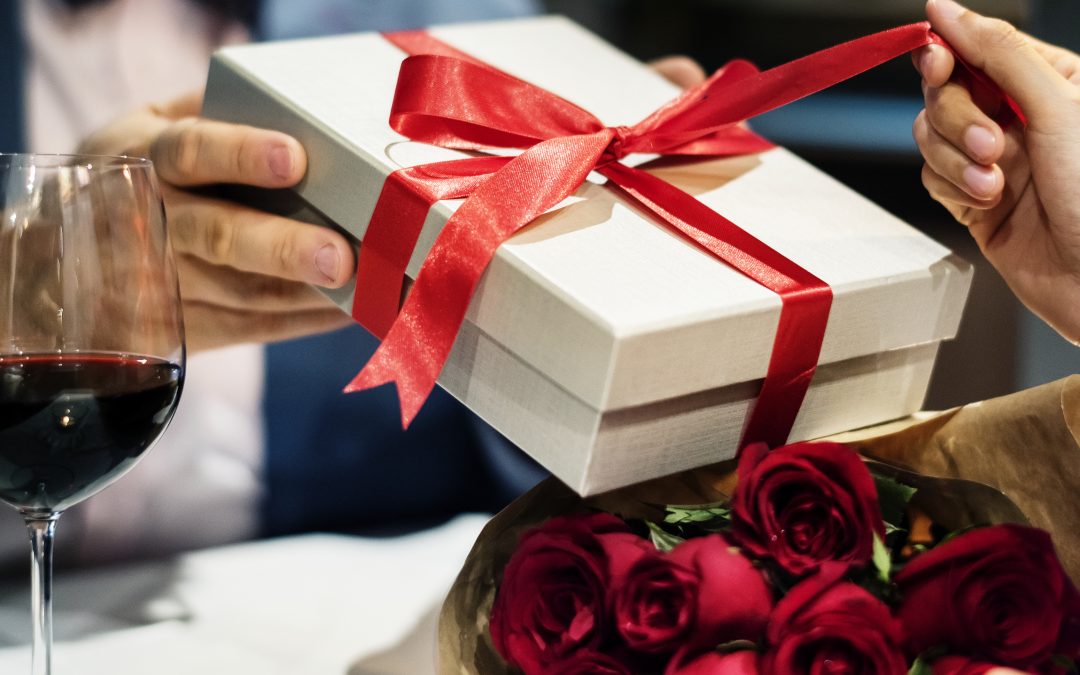 WHICH GIFTS SHOULD YOU GIVE – ANNIVERSARY GIFTS BY YEAR